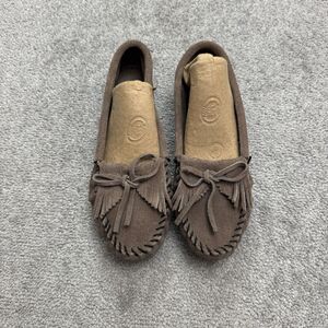 Minnetonka Kitty Suede Moccasins Flat Shoes Womens 40 IT Taupe Gray Fringe Bow